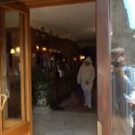 Roma, Beppe Grillo lascia l’albergo senza rispondere alle domande dei giornalisti