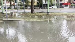 Maltempo, esonda il Seveso: strade allagate a Niguarda