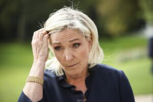 Francia, Le Pen: “Non parteciperemo a governo Barnier”