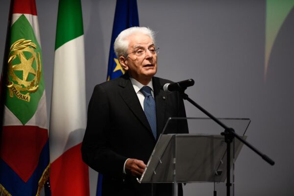 Mattarella: “Parlamenti del G7 tutelino valori come democrazia, libertà e pace”