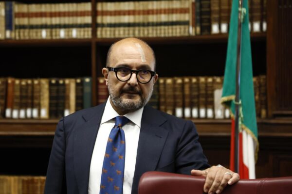 Caso Sangiuliano, il ministro della Cultura valuta un esposto in Procura