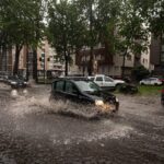 Milano sotto il diluvio: esonda il Seveso. Strade allagate