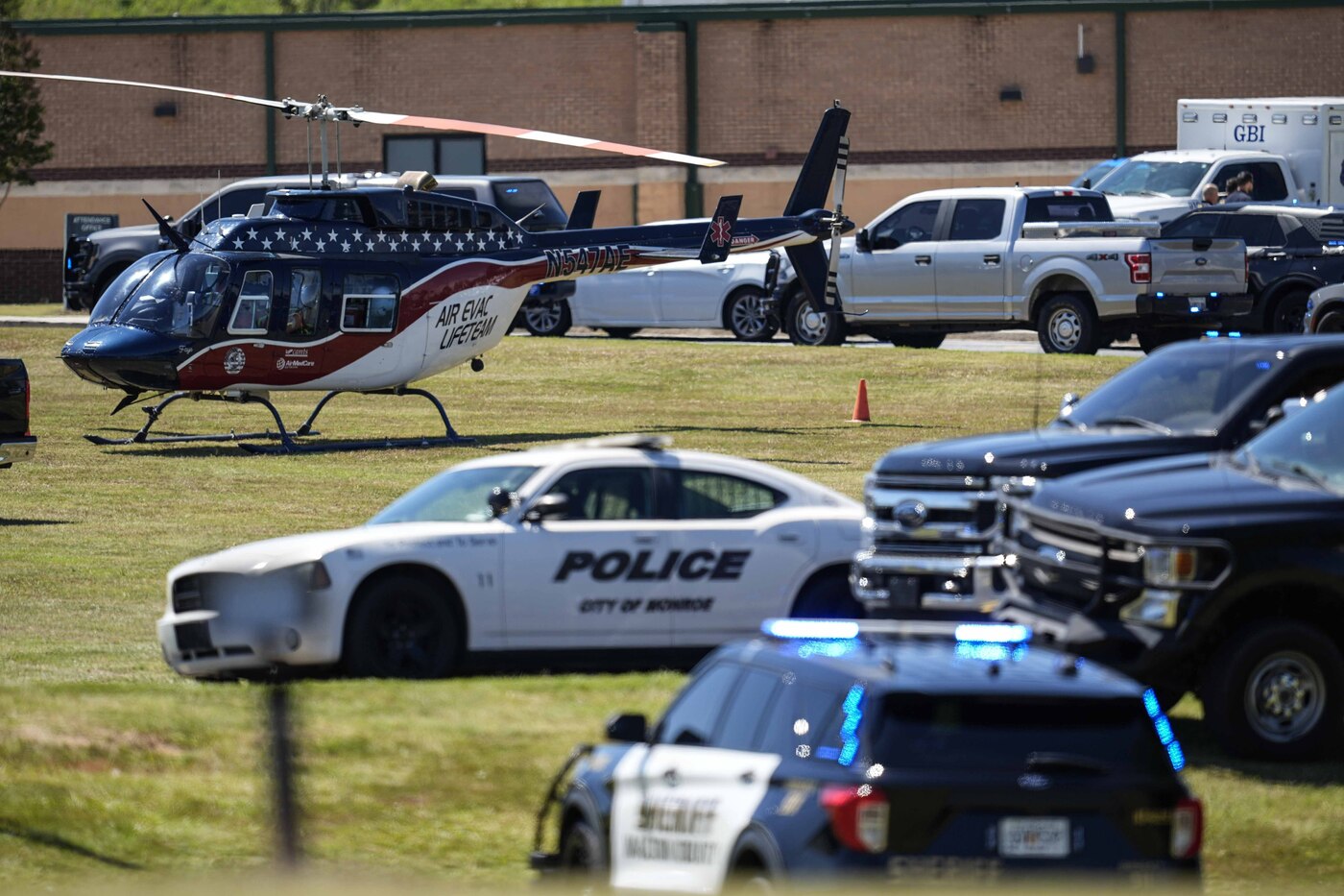 Usa, strage a scuola in Georgia: arrestato padre del 14enne accusato degli omicidi