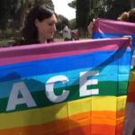 Roma, flash-mob contro la guerra alla festa del Fatto durante l’intervento di Crosetto