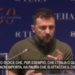 Ucraina, Zelensky scherza: “Attaccare Cremlino? Peccato non si possa fare”
