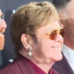 Elton John, prima apparizione in pubblico dopo i problemi di salute