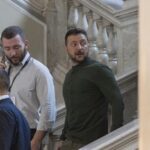 Zelensky a Cernobbio: “Lavoro a un piano per cessate il fuoco, lo presenterò a Harris e Trump”