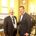 Salvini arriva a Cernobbio al Forum Ambrosetti: l’assalto dei fotografi