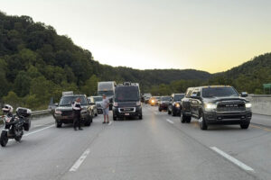 Usa, sparatoria in autostrada in Kentucky: è caccia all’uomo