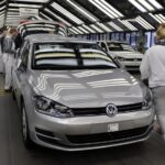 Auto, in 10 anni -33% intestate a under 25: pesa costo Rc