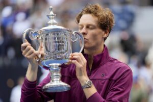 Us Open, trionfo di Jannik Sinner: “Vale tanto in un periodo non facile”