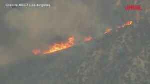 Usa, peggiora l’incendio a Highland in California