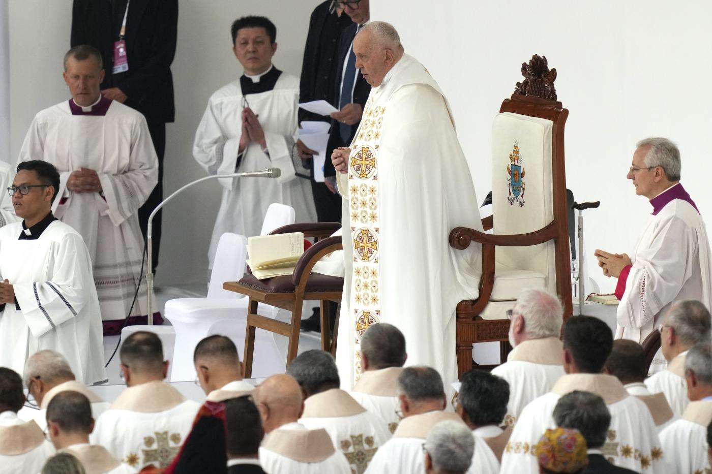 Papa Francesco a Timor Est, in migliaia alla messa del Santo Padre