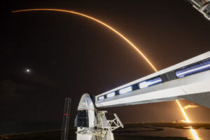 SpaceX, lancio Polaris Dawn per prima passeggiata spaziale privati