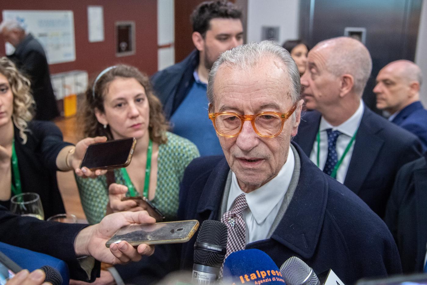 Vittorio Feltri assolto da accusa di odio razziale: dichiarò “meridionali inferiori” Vittorio Feltri assolto da accusa di odio razziale: dichiarò “meridionali inferiori”