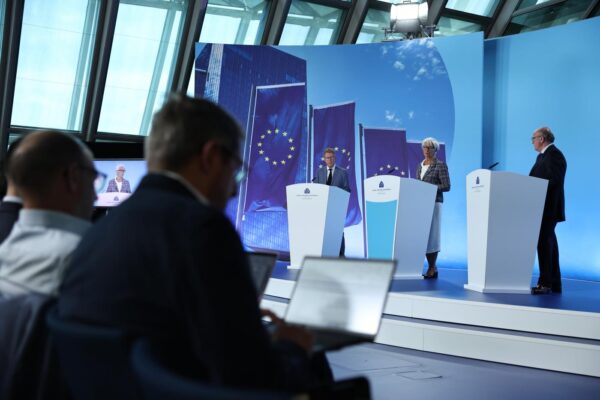 Christine Lagarde alla conferenza stampa al termine della riunione del consiglio direttivo della BCE