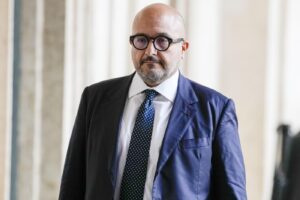 Caso Sangiuliano, per l’ex ministro ufficio Rai in Vaticano