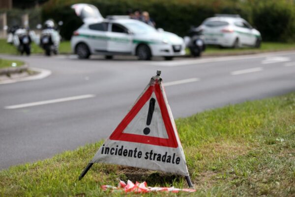 Incidenti stradali, auto si ribalta nel Padovano: morto conducente