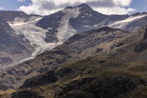 Greenpeace, superato il record di fusione dei nostri ghiacciai a causa di ondate di calore estreme