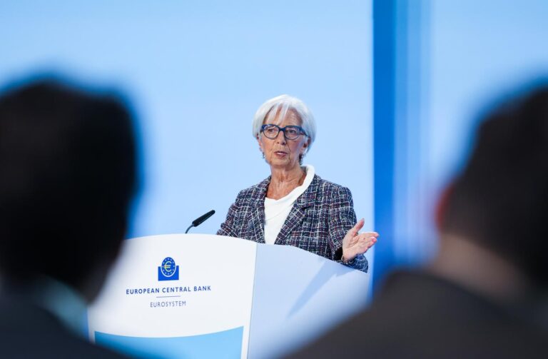 Christine Lagarde alla conferenza stampa al termine della riunione del consiglio direttivo della BCE