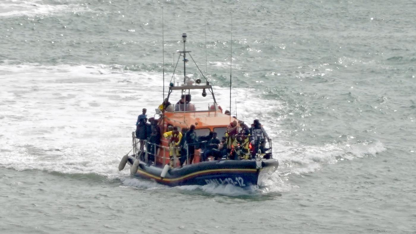 Migranti, conto alla rovescia per apertura centri in Albania. E FdI celebra dati Frontex