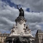 Francia, caso stupri Mazan: protesta a Parigi in sostegno di Gisèle Pélicot