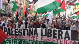 Corteo pro Gaza a Milano: “Il 7 ottobre non sarà mai una festa”