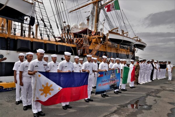 Tour Amerigo Vespucci, la nave italiana ha raggiunto le Filippine