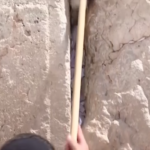 Israele, rimossi i bigliettini infilati nel Muro del Pianto