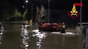 Alluvione Marche, vigili del fuoco ricordano la tragedia del 2022: le drammatiche immagini