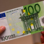 Manovra, ‘bonus befana’ da 100 euro: possibile anticipo insieme alle tredicesime