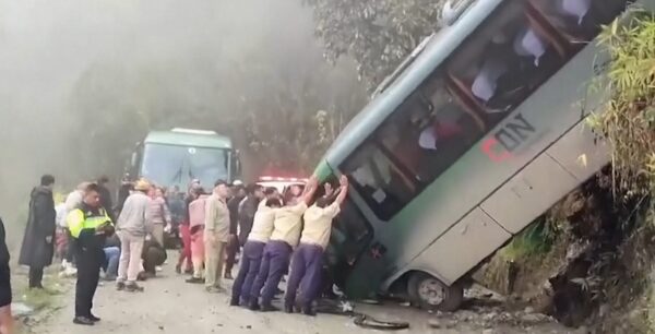 Perù, bus esce fuori strada a Machu Picchu: 6 italiani tra i feriti