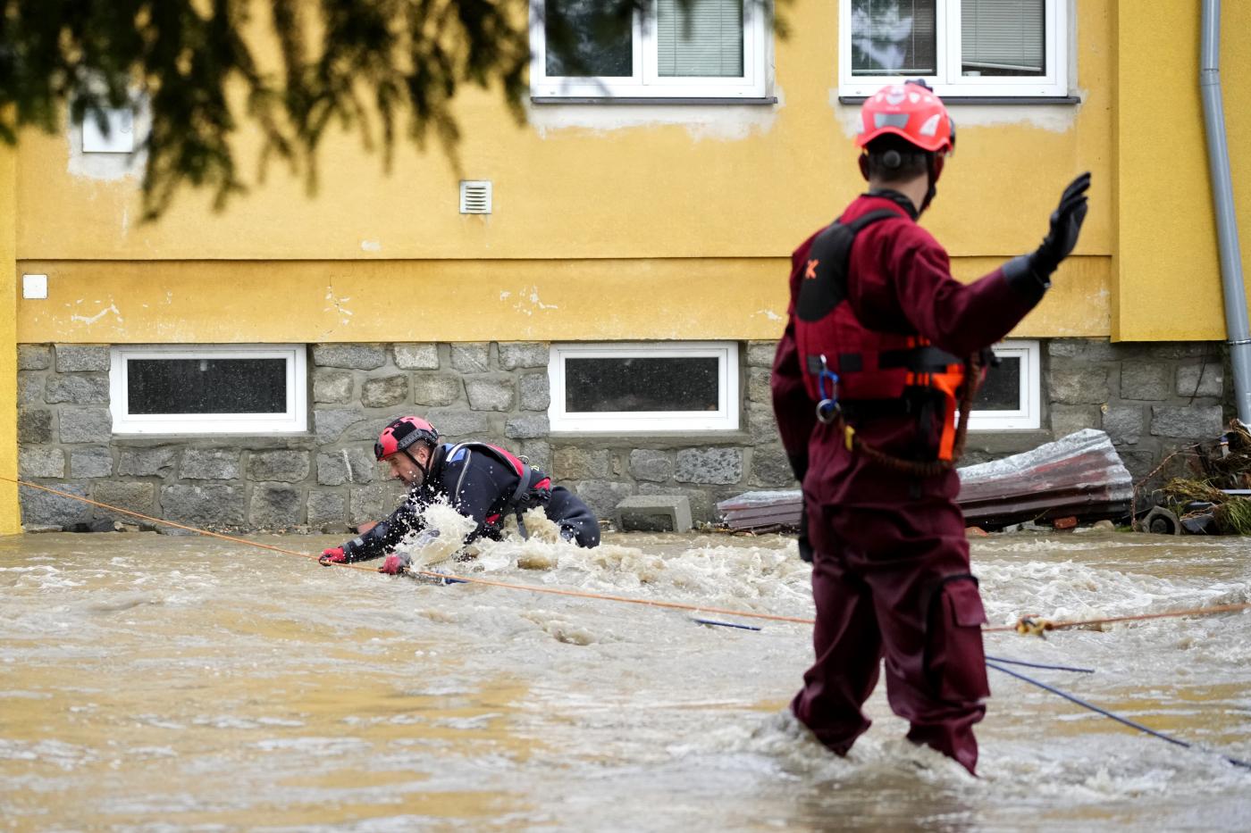 Maltempo, evacuata famiglia a Forlì: 80 interventi dei vigili del fuoco Maltempo, evacuata famiglia a Forlì: 80 interventi dei vigili del fuoco