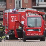 Milano, incendio in un palazzo di 19 piani: le fiamme in un bilocale