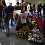 Totò Schillaci, lunga coda di persone alla camera ardente