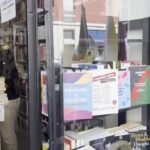 Milano, svuotata la vetrina della libreria Antigone: comprati tutti i libri