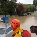 Maltempo nelle Marche, famiglie evacuate con gommoni a Castelferretti