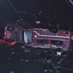 California, camion dei pompieri si schianta in autostrada: le immagini dell’incidente