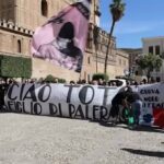 Totò Schillaci, cori, applausi e striscioni ai funerali a Palermo