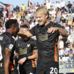 Venezia-Genoa 2-0, infortunio shock per Malinovskyi