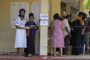 Sri Lanka, si vota per le presidenziali: Wickremesinghe punta a rielezione