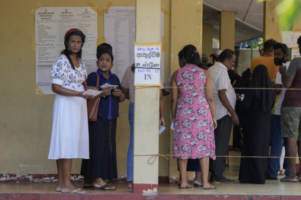 Sri Lanka, si vota per le presidenziali: Wickremesinghe punta a rielezione