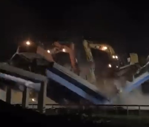 Roma, crolla ponte in demolizione: chiuso tratto autostrada A1