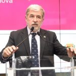 Regionali Liguria, Bucci: “Tutti i candidati dovrebbero avere figli”. Bufera sul candidato del centrodestra
