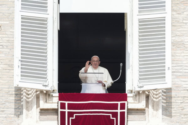 Angelus del Papa in piazza San Pietro