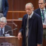 Vittorio Feltri, bufera per la frase sui ciclisti investiti. Scatta la querela