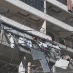 Libano, raid israeliano su Beirut: le immagini di un palazzo colpito