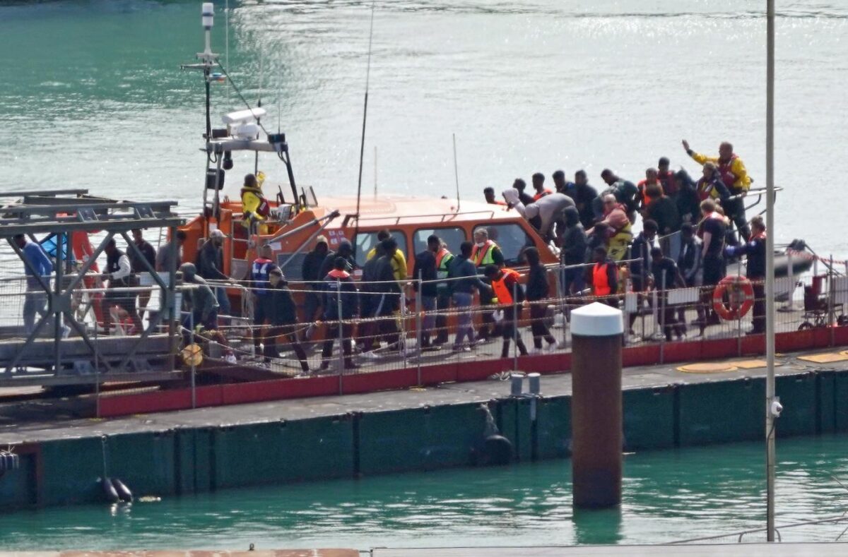 Migranti, Mantovano: “Entro 10 ottobre collaudo centri in Albania, poi operativi” Migranti, Mantovano: “Entro 10 ottobre collaudo centri in Albania, poi operativi”