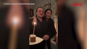 Michael Douglas compie 80 anni, Bono degli U2 gli canta ‘Happy Birthday’ con Catherine Zeta-Jones