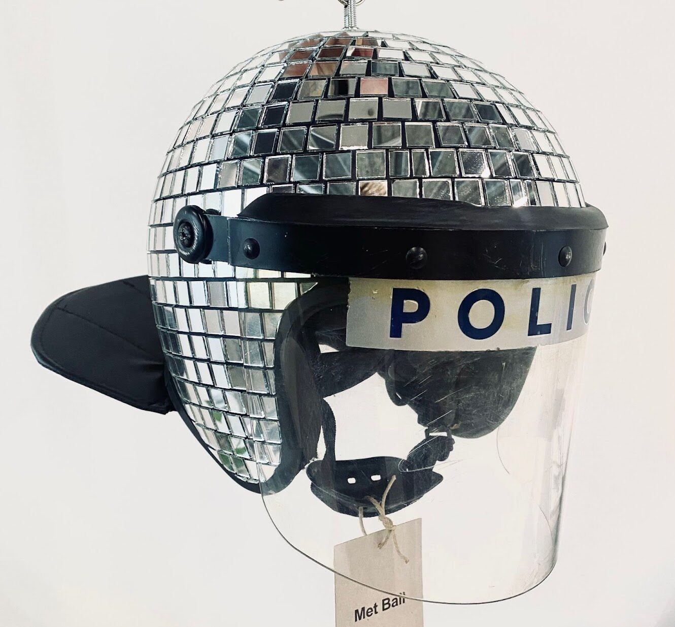 Banksy, opera ‘Met Ball’ all’asta: quanto vale Banksy, opera ‘Met Ball’ all’asta: quanto vale